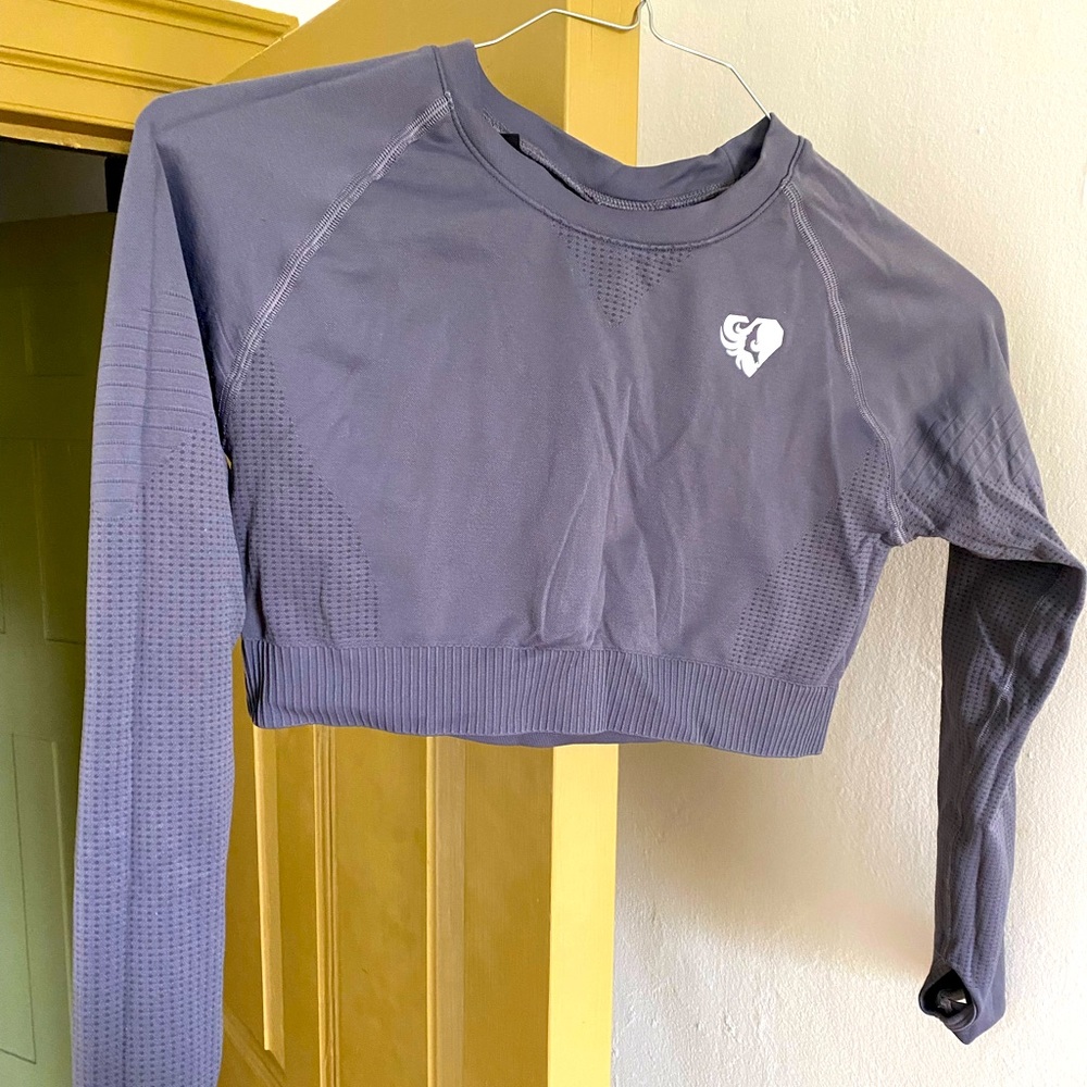 Women’s Best athletic wear long sleeve crop top